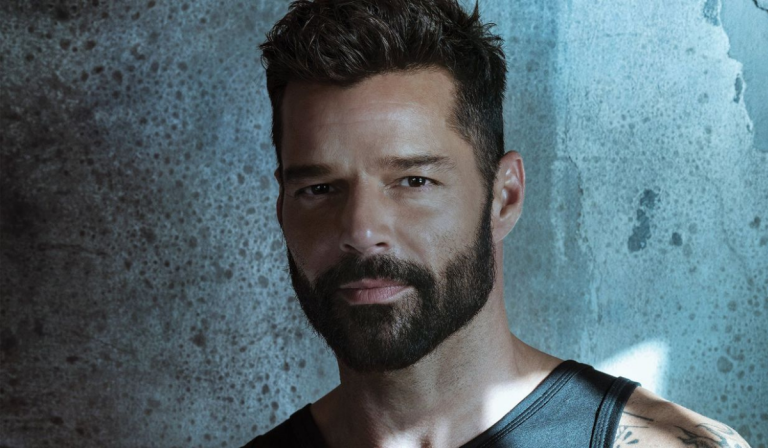 ¡Rompiendo estereotipos! Ricky Martin sorprende con sensual sesión de fotos