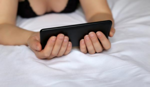 ¿Sin ideas para hacer "sexting"? Te contamos diez frases para sorprender