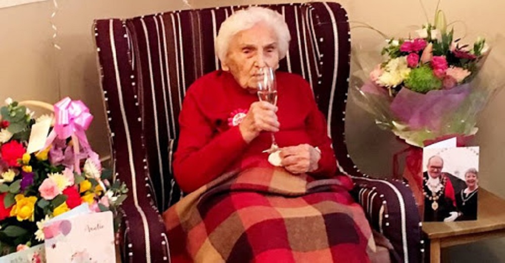 Abuelita De 105 Años