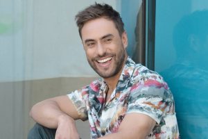 "Bésense todo el día": La tierna postal de Álvaro Gómez y su polola