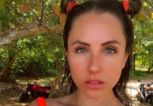 Ángela Duarte sorprende en redes sociales por la forma de sus manos