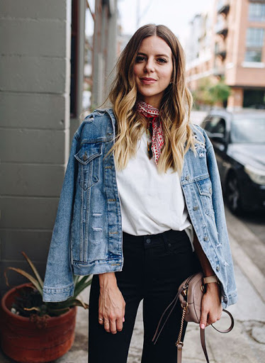 Chaqueta Sobre Los Hombros