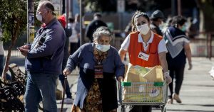 Hasta las 10.30: Personas de más de 80 años podrán comprar sin permiso