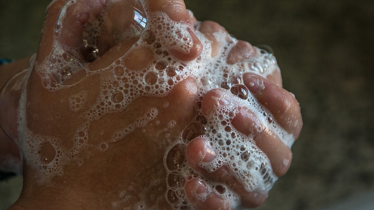 Dermatóloga da consejos para cuidar nuestra manos tras los frecuentes lavados