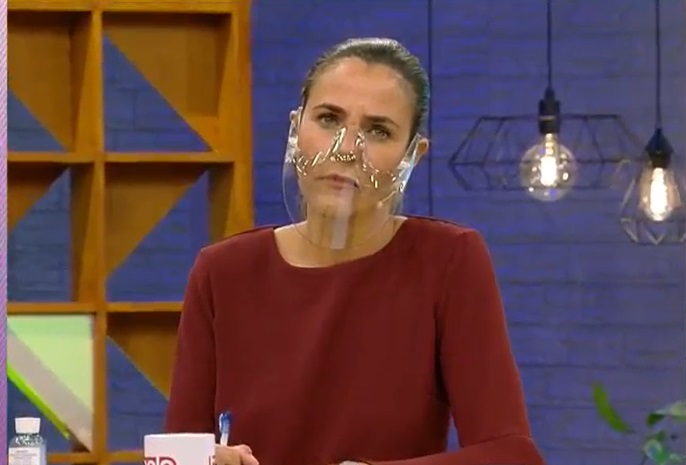 Julia Vial En Hola Chile