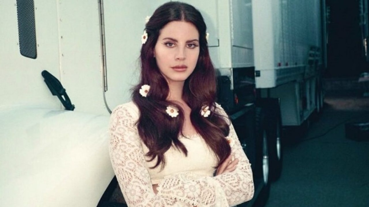 "Imposible no cancelarte": Seguidores de Lana Del Rey se van en su contra por su admiración al príncipe Felipe