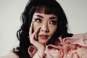 Rina Sawayama, la gema escondida del pop actual con quien Elton John colaboró