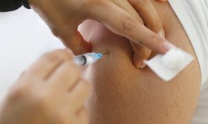 Estas son las vitaminas que necesitas luego de recibir la vacuna contra el Covid-19