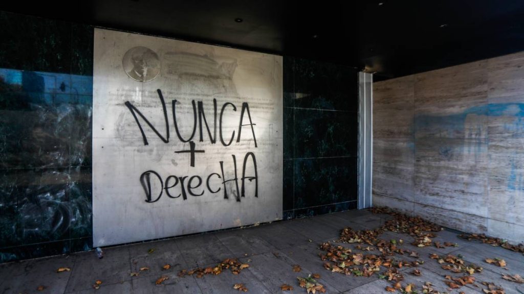 Así Quedó Parte Del Monumento 