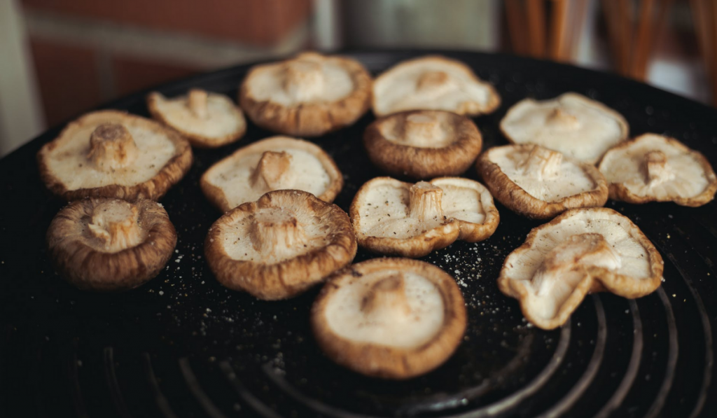 Debate culinario: ¿Se lavan o no los champiñones?