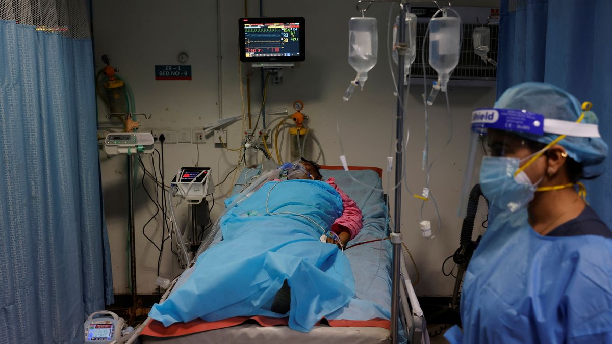 Hombre de 85 años le da su cama a enfermo de Covid-19: "Salvar la vida de un joven es más importante"