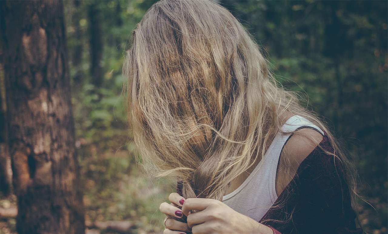 ¿Tienes el pelo deshidratado? Te damos 3 tips para mejorarlo rápidamente