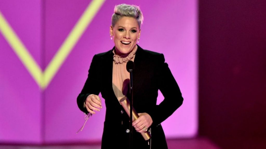Pink Es Homenajeada Con El Premio Ícono En Los Billboard Music Awards