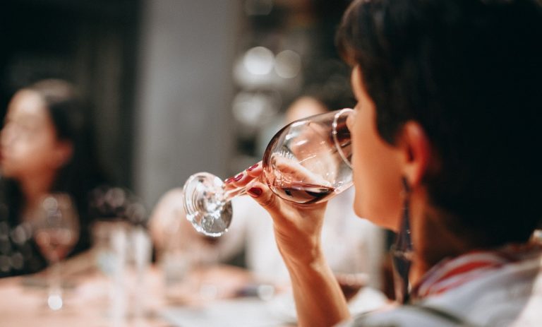 ¿Al tomar alcohol sientes ansiedad? Este sería el por qué