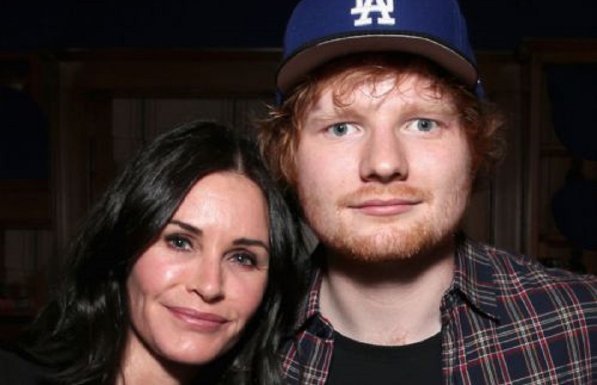 Ed Sheeran sorprende bailando con Courteney Cox la coreografía más conocida de "Friends"