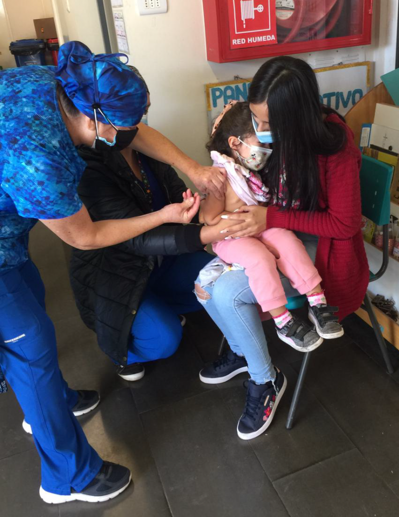 Junji entrega consejos para cuidar a niñas y niños de las bajas temperaturas