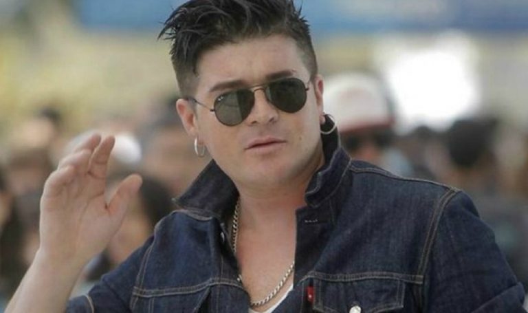 Junior Playboy vivió un momento de terror: El vehículo que estaba manejando comenzó a incendiarse con él en su interior