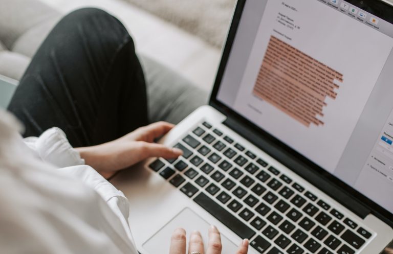 Las claves para un buen saludo cuando escribes mails profesionales