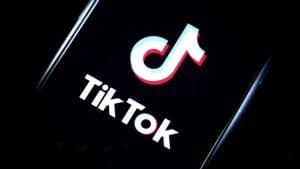 Influencer se quema la cara por probar truco de belleza de TikTok