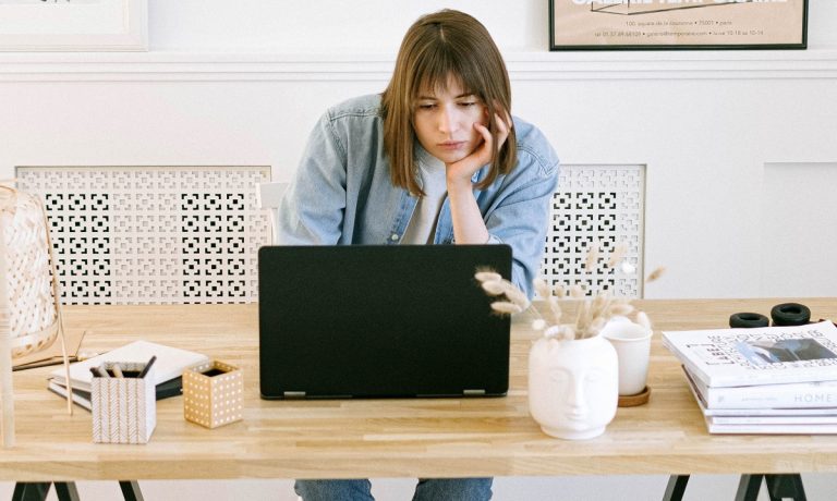 ¿A qué hora es mejor mandar un currículum? Aquí te contamos