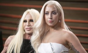 Lady Gaga se une a Versace