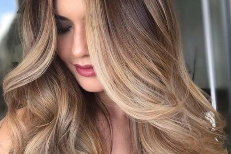 Rubio chai: Descubre el tono más cremoso de la temporada