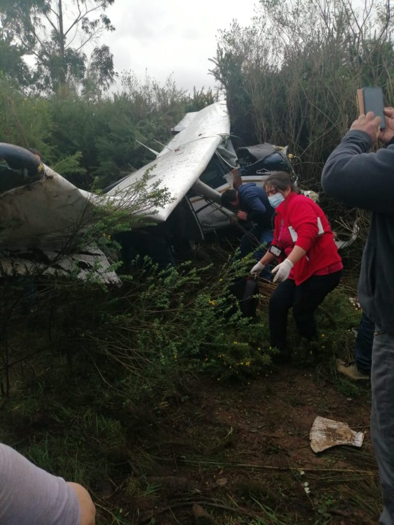 Avioneta cae en ruta de Isla Mocha a Tirúa: Registran personas heridas