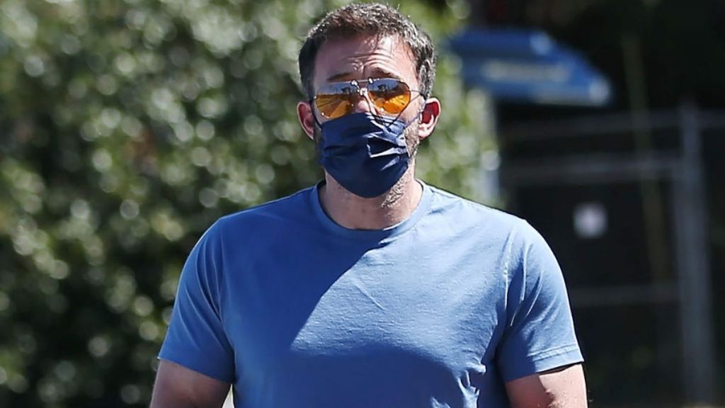 Ben Affleck responde en español a paparazzis que le preguntan sobre J.Lo