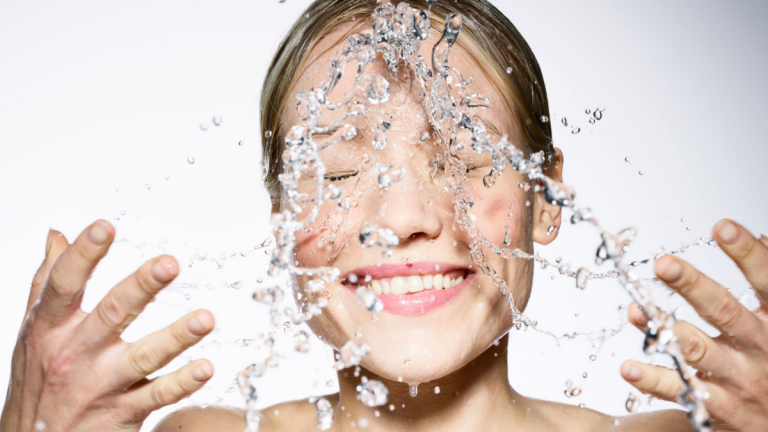 ¿Cuáles son los errores más comunes al lavarnos la cara? Aquí te lo contamos