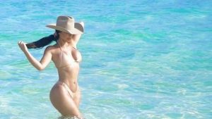 Catálogo europeo vende una copia del bikini de Kim Kardashian