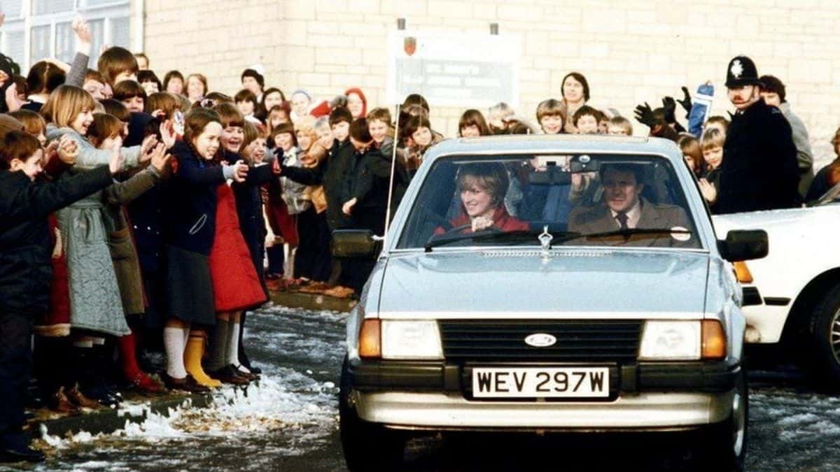 Llega el auto de la princesa Diana al Museo de la Moda en Chile