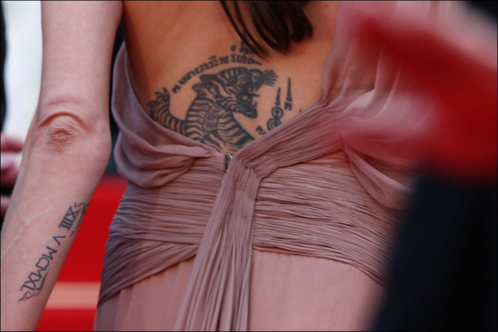 Angelina Jolie en los peores tatuajes