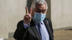 Ministro Enrique Paris advierte: "Infractores de normas sanitarias perderán Pase de Movilidad"