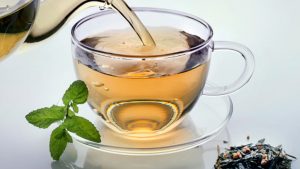 ¿Es conveniente tomar té verde en ayunas?