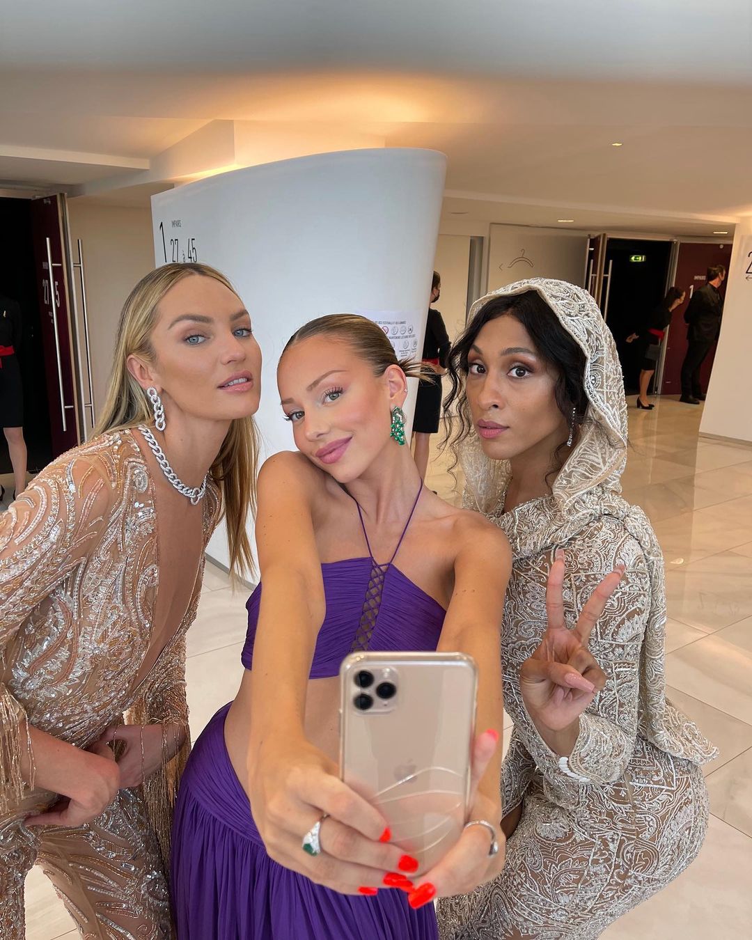 Los looks de Ester Expósito que deslumbraron en el Festival de Cannes — FMDOS