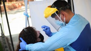 Balance Minsal: Por primera vez en meses bajamos de los mil casos diarios