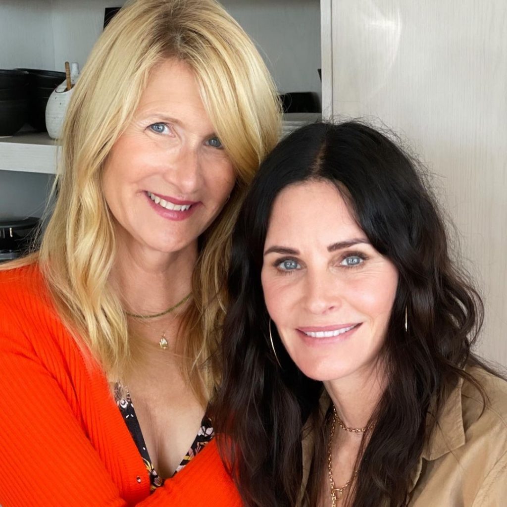 Courteney Cox Y Laura Dernn