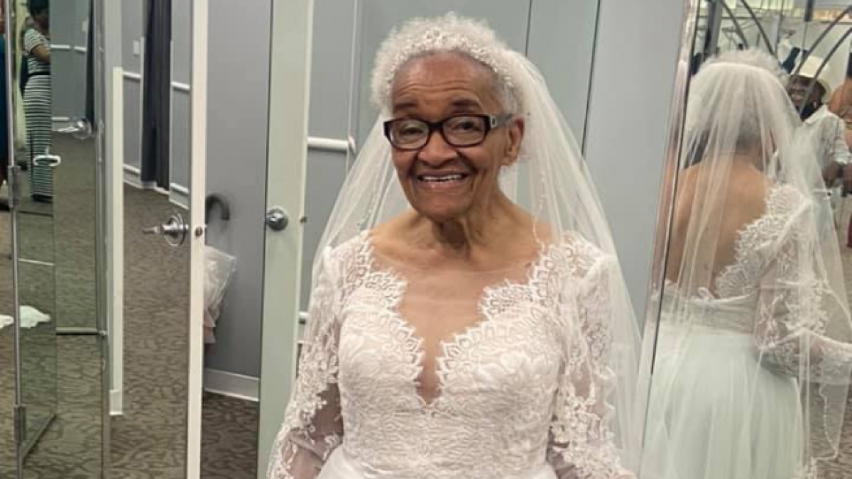 Abuela cumple su sueño de vestirse de novia a los 94 años