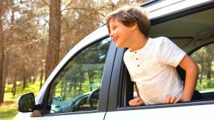 ¿Los menores de edad pueden viajar entre regiones sin pase de movilidad?