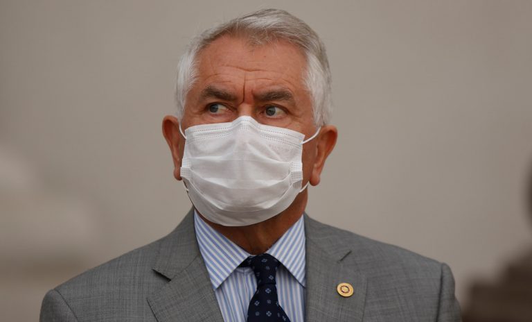 Ministro Paris se refiere a aplicación de tercera dosis de vacuna