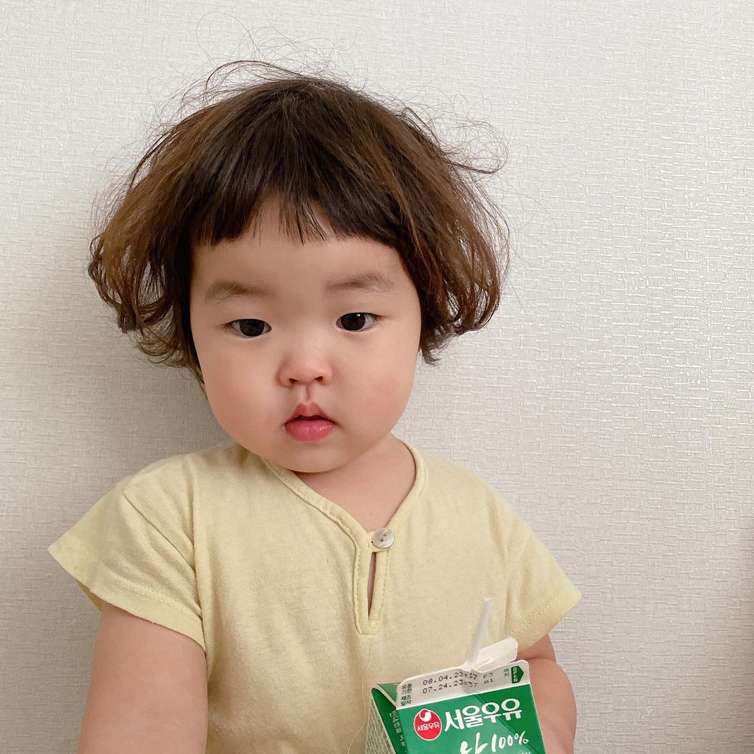 Jinmiran la niña protagonista de los stickers de WhatsApp — FMDOS