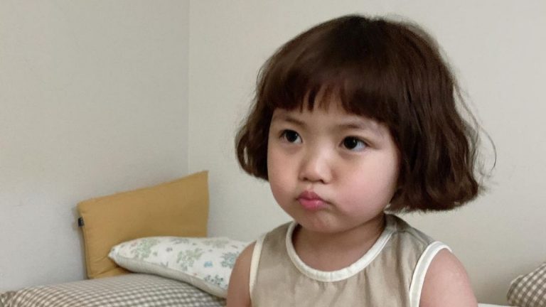 Jinmiran: la niña protagonista de los stickers de WhatsApp