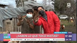Periodista de «Aquí Somos Todos» sufrió chascarro en vivo: «Eso no es barro»