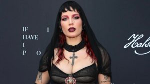 Halsey reaparece en la premiere de su cortometraje a seis semanas del nacimiento de su bebé