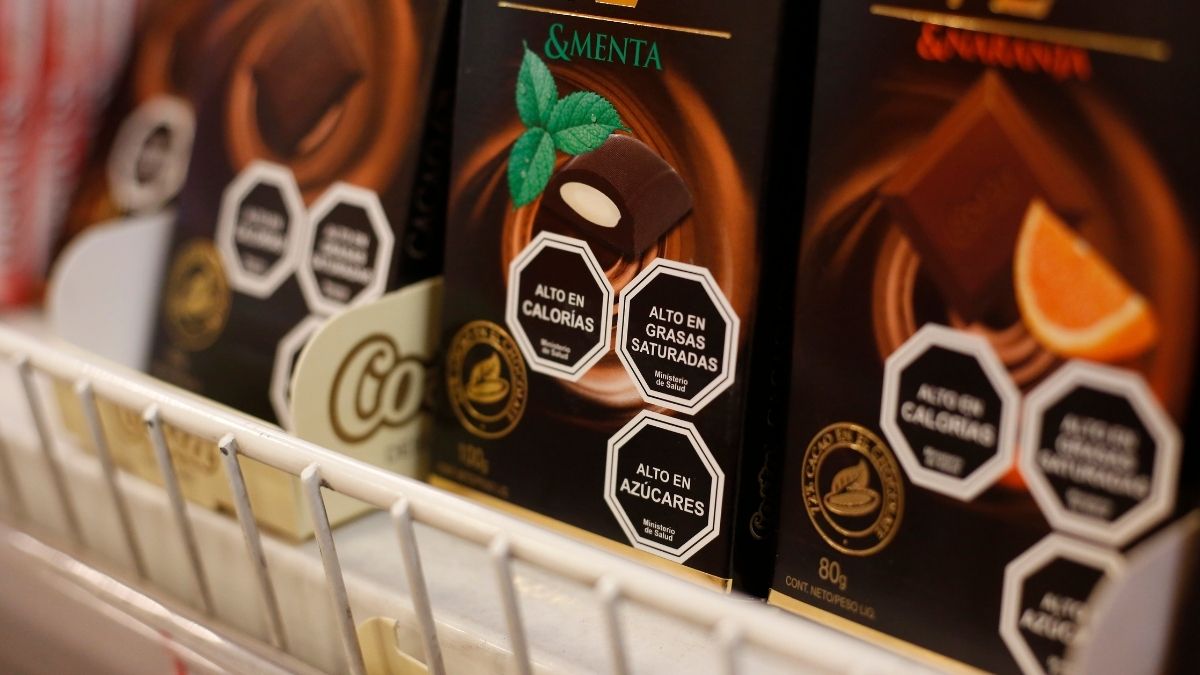 Los chilenos consumen menos azúcar, sodio y calorías gracias a la Ley de etiquetados