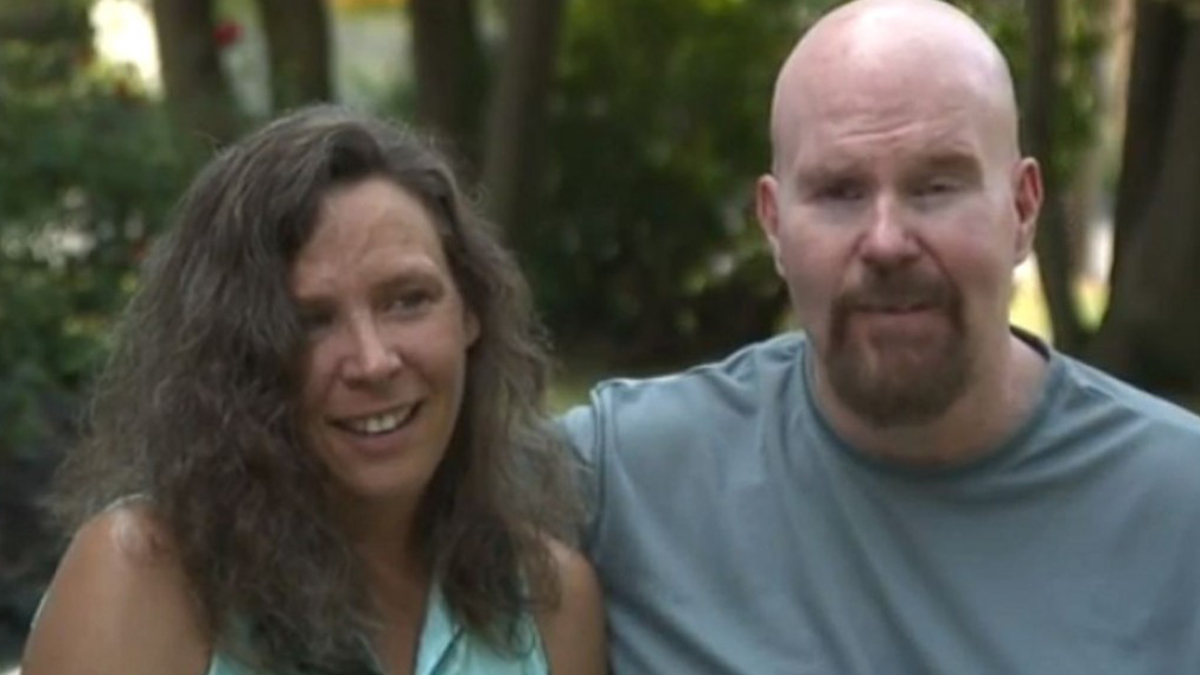 Viral: una mujer se casó con el hombre acusado de matar a su hermano