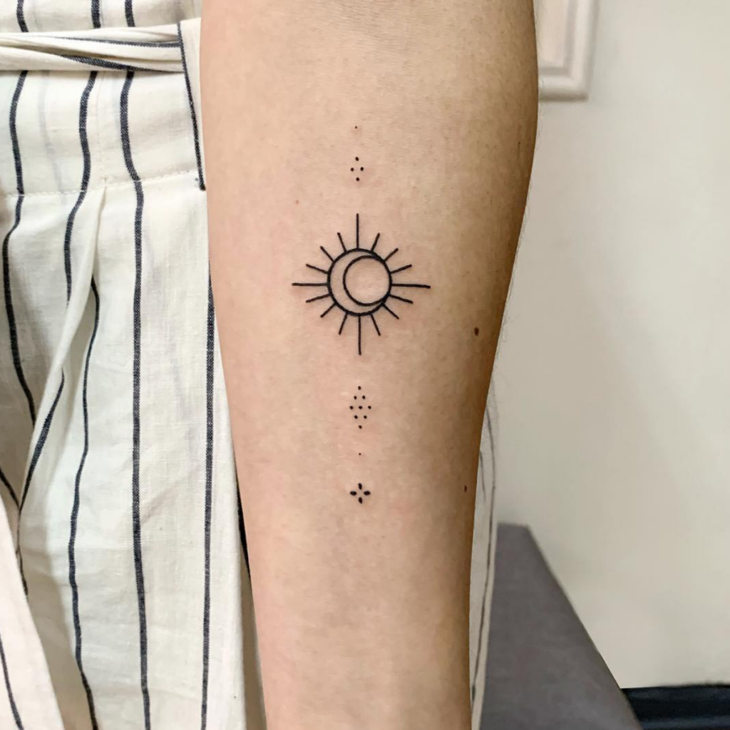 Tatuaje Luna Y Sol Minimalista