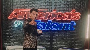 ¡Espectacular!: Malabarista chileno sorprende al jurado y logra clasificar en "America’s Got Talent"