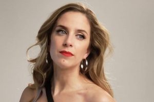 Alison Mandel mostró su nuevo look: 'Rubio dorado de alto impacto'