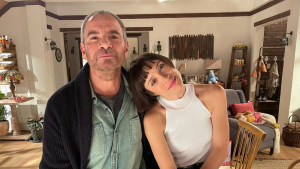 Nueva nocturna de Canal 13: Daniela Ramírez adelantó fotos con Álvaro Rudolphy